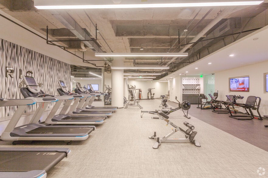 More Photos Of 440 Louisiana St, Houston Office For Lease