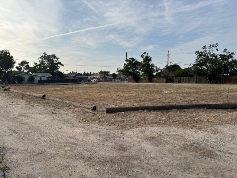 More Photos Of 24769 5th St, San Bernardino Office For Sale