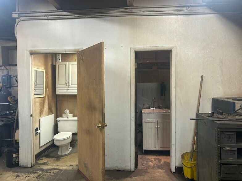 More Photos Of 5281 Lincoln St, Denver Manufacturing For Lease