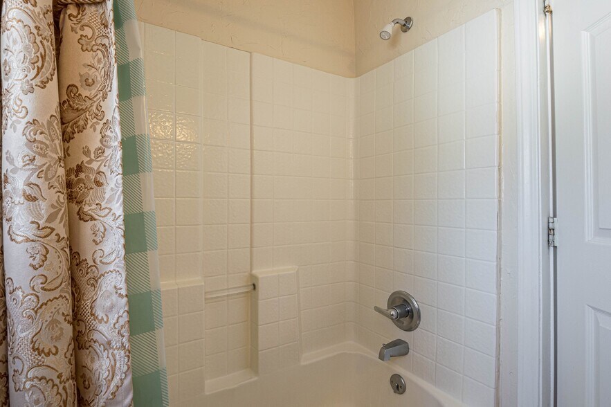 More Photos Of 21221 Baron Lake Dr, Cedaredge Hotel For Sale