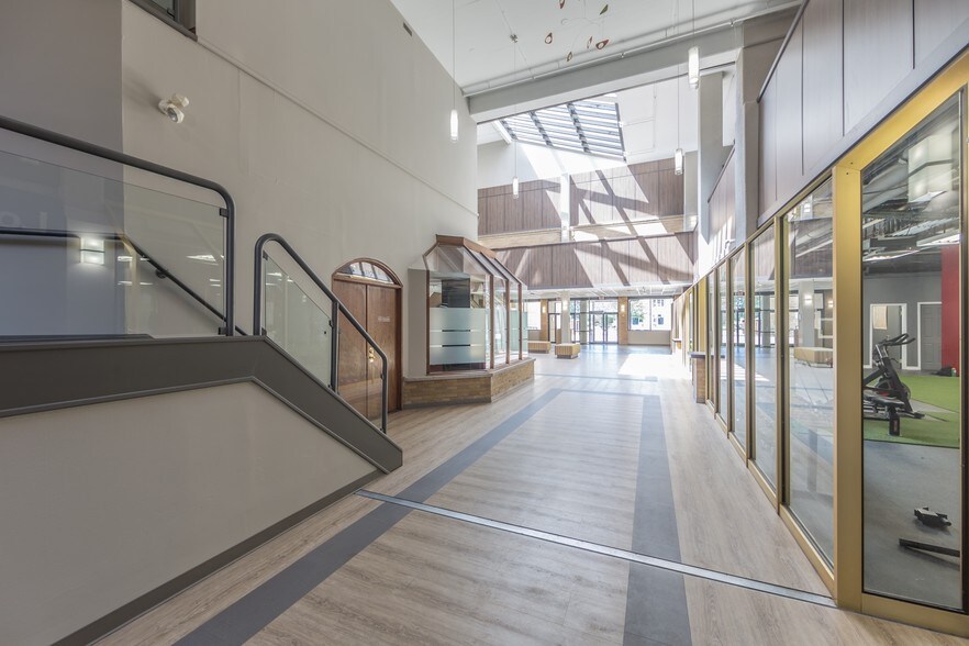 More Photos Of 379 Dundas St, London Office For Lease