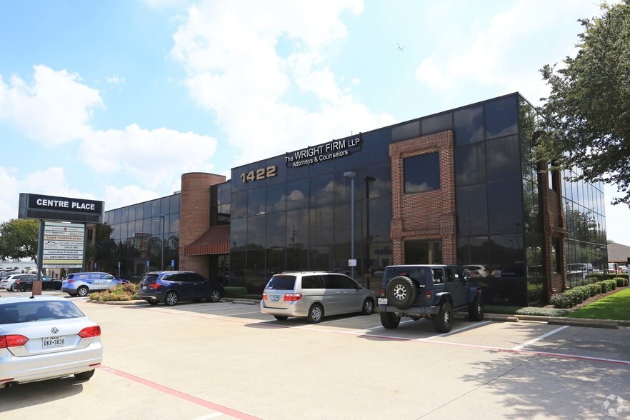 More Photos Of 1422 W Main St, Lewisville Office For Lease