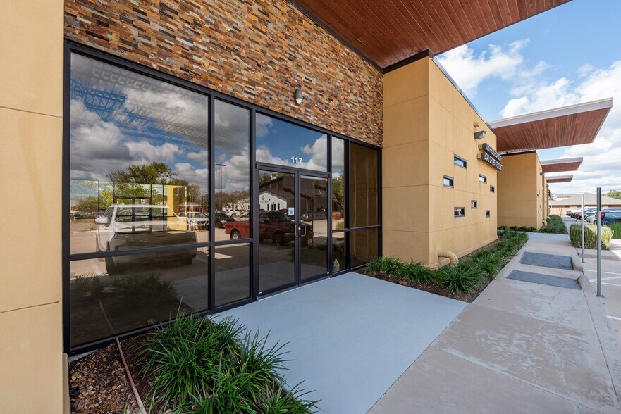 More Photos Of 107-113 Woodlawn Dr, Friendswood Medical For Lease