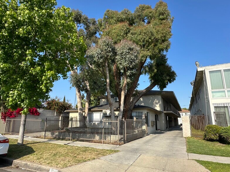 Primary Photo Of 614 S Myrtle Ave, Inglewood Apartments For Sale