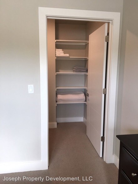 More Photos Of 4175 N Oakland Ave, Shorewood Multifamily For Sale