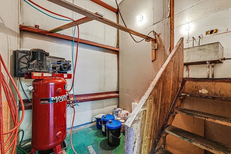 More Photos Of 827 Bowen St, Longmont Industrial For Sale