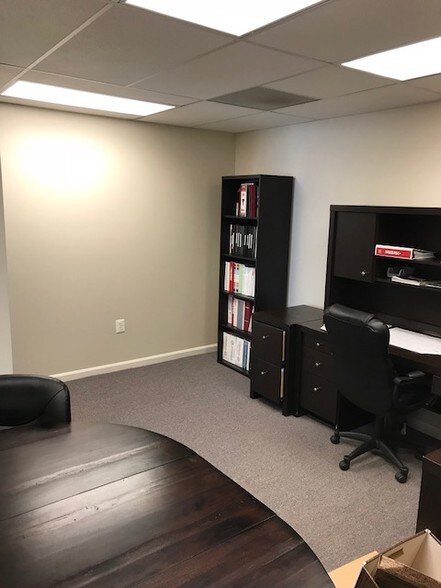 More Photos Of 9102 Industry Dr, Manassas Park Warehouse For Sale