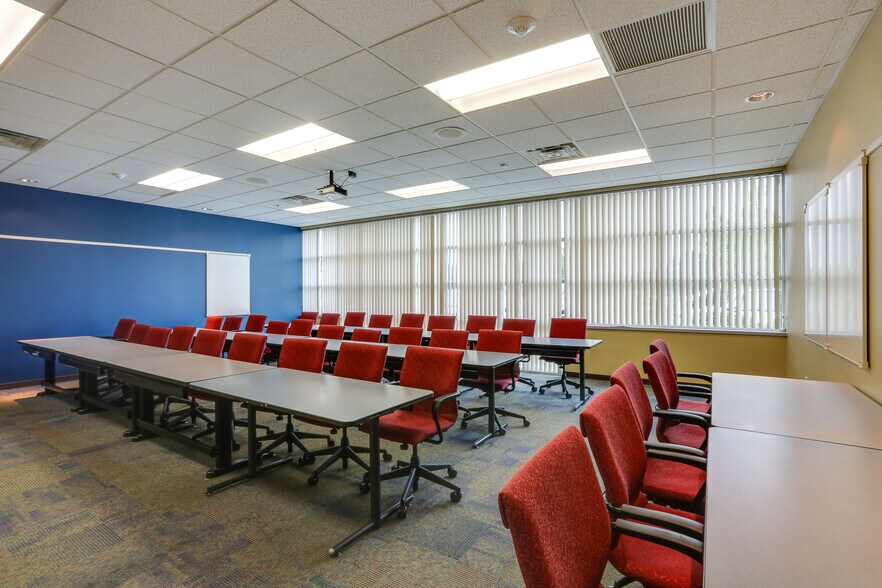 More Photos Of 33 Dodge Rd, Amherst Office For Lease