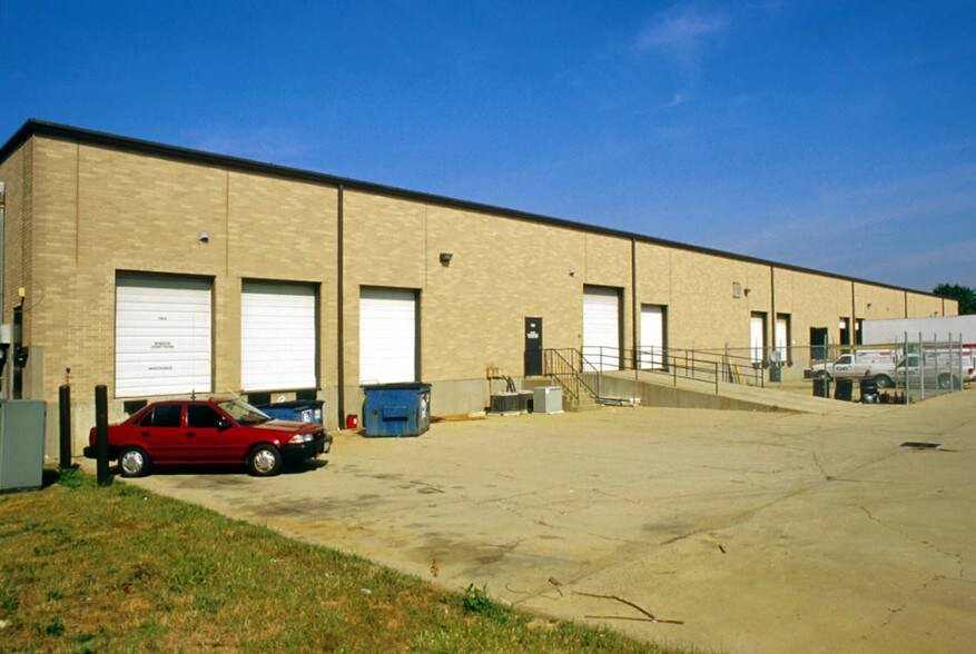 More Photos Of 7841-7855 Palace Dr, Cincinnati Warehouse For Lease