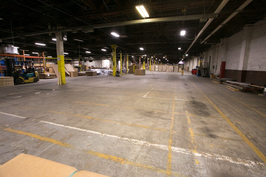 More Photos Of 600 Sanders St, Scranton Warehouse For Lease