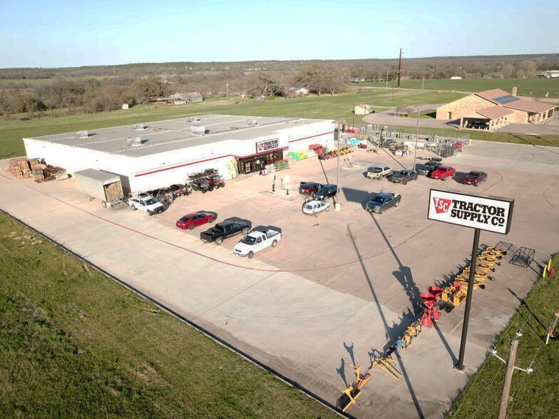 More Photos Of 1207 N Avenue G, Clifton Freestanding For Sale