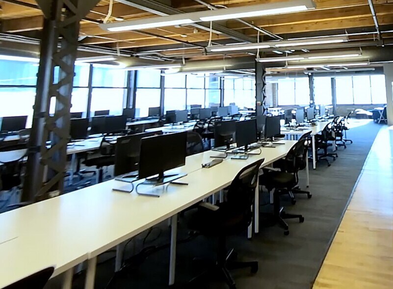 More Photos Of 213 W institute Pl, Chicago Loft Creative Space For Lease