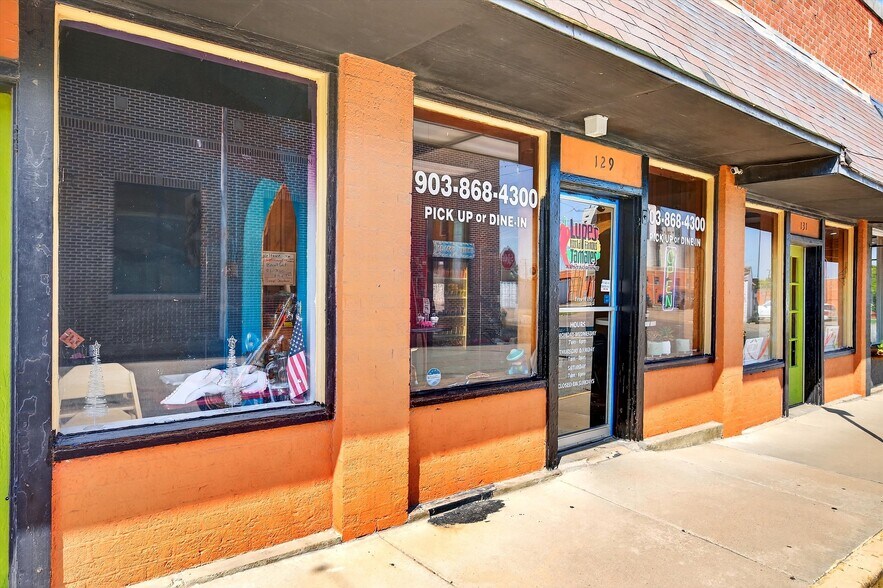 More Photos Of 129 E Wall St, Sherman Showroom For Sale