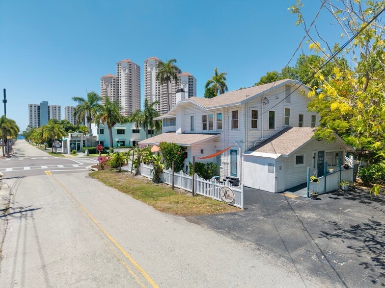 More Photos Of 2135 Mcgregor Blvd, Fort Myers Hospitality For Sale