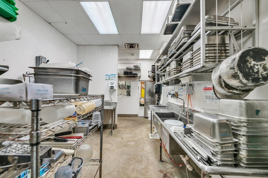 More Photos Of 1036 Volvo Pky, Chesapeake Freestanding For Sale