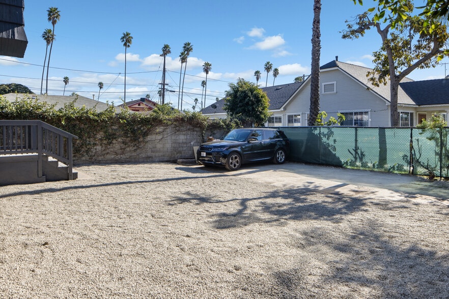 More Photos Of 4572 W Washington Blvd, Los Angeles Office For Sale