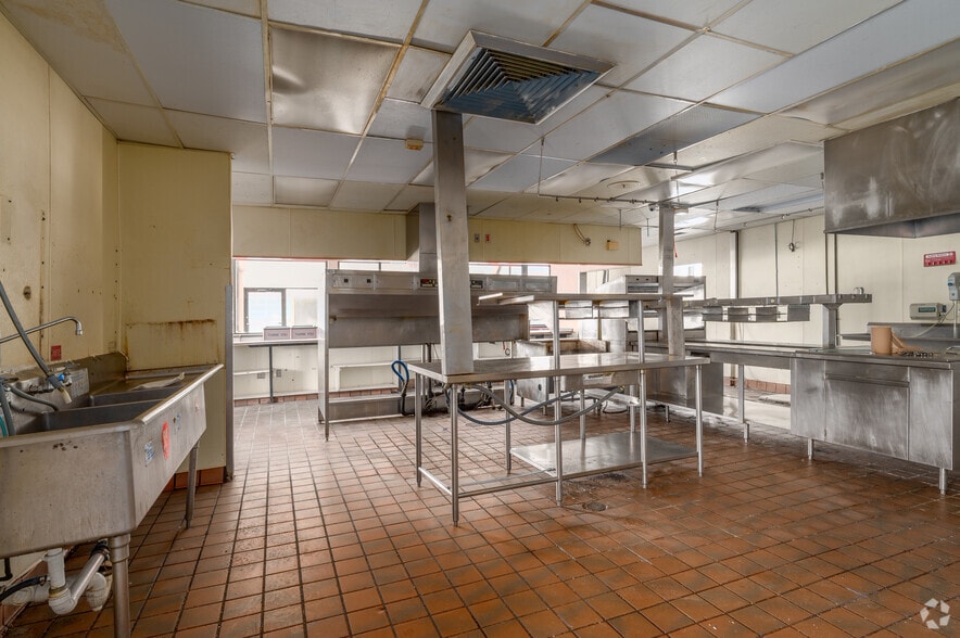 More Photos Of 4869 Turney Rd, Garfield Heights Fast Food For Sale