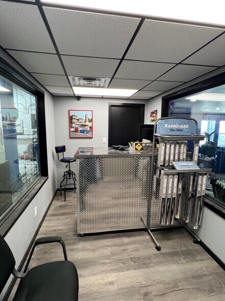 More Photos Of 845 W Moreno Ave, Colorado Springs Warehouse For Sale