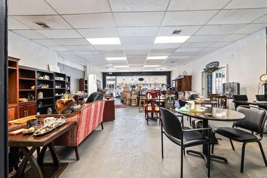 More Photos Of 111 N 3rd St, Ozark General Retail For Sale