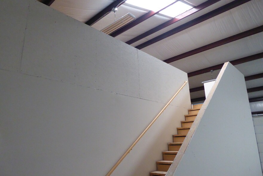 More Photos Of 173-179 Fulton Ct, Peachtree City Light Distribution For Lease