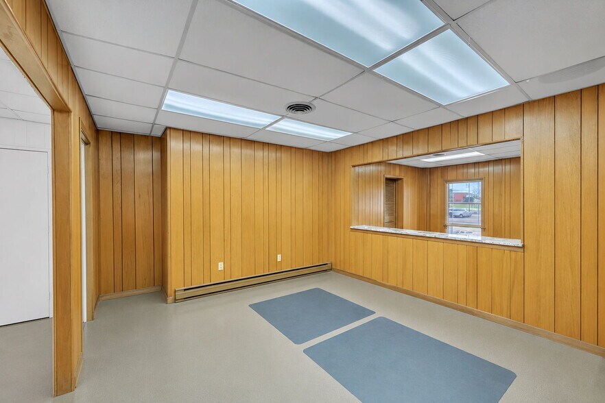 More Photos Of 600-604 W Washington St, Suffolk Storefront Retail Office For Sale