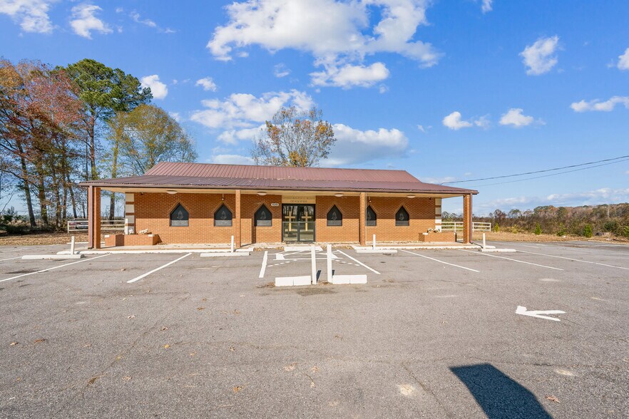 More Photos Of 1040 US-13, Windsor Religious Facility For Sale