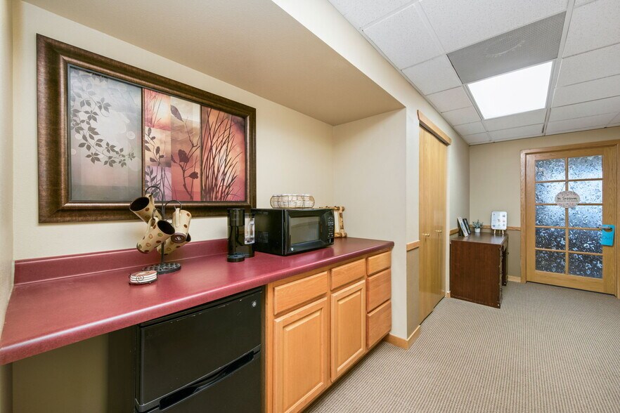 More Photos Of 1429 W 29th St, Loveland Office For Sale