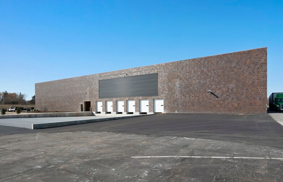 More Photos Of 3701 S Main St, Elkhart Warehouse For Lease