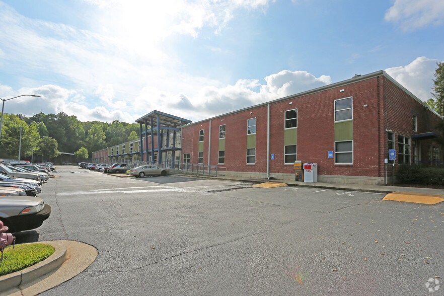 More Photos Of 1425 Ellsworth Industrial Dr, Atlanta General Retail For Lease