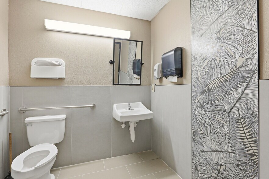 More Photos Of 490 Centre Lake Dr NE, Palm Bay Medical For Lease