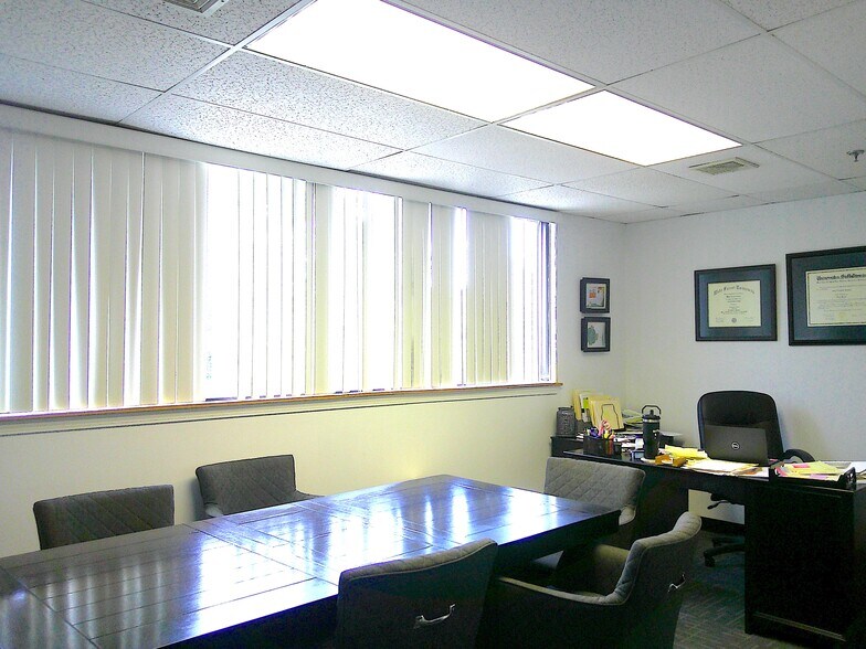 More Photos Of 17 Farmington Ave, Plainville Unknown For Lease