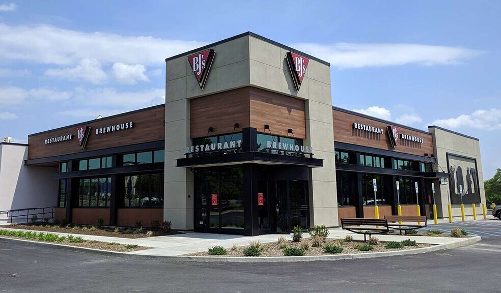 More Photos Of 131 Colonie Ctr, Albany Unknown For Lease