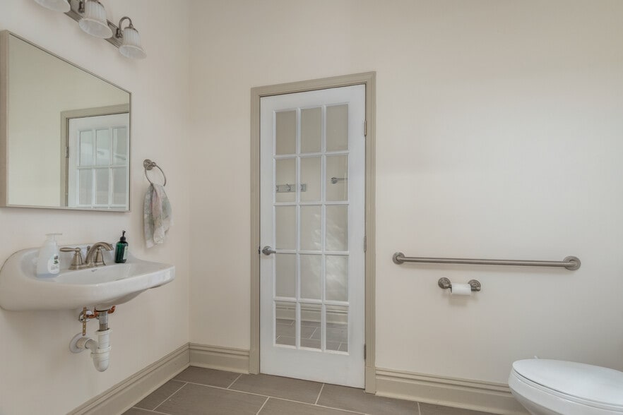 More Photos Of 6022 Virginia Ave, Saint Louis Freestanding For Sale