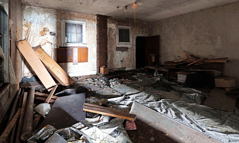 More Photos Of 106 S State St, Geneseo Storefront Retail Office For Sale