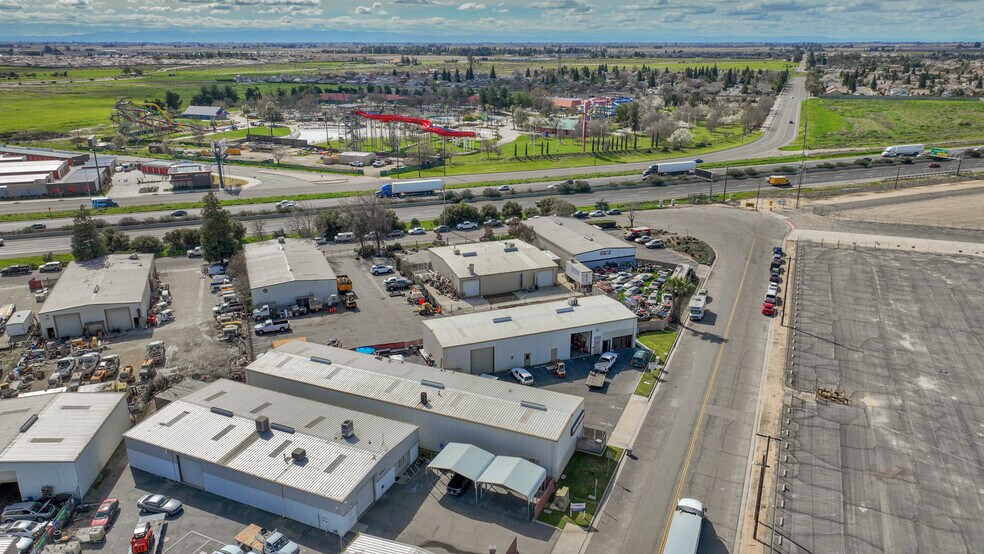 More Photos Of 5753-5755 W Barstow Ave, Fresno Warehouse For Lease