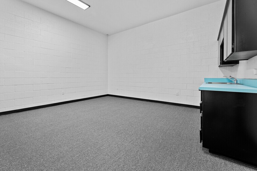 More Photos Of 2008 W Dorothea Ave, Visalia Freestanding For Lease