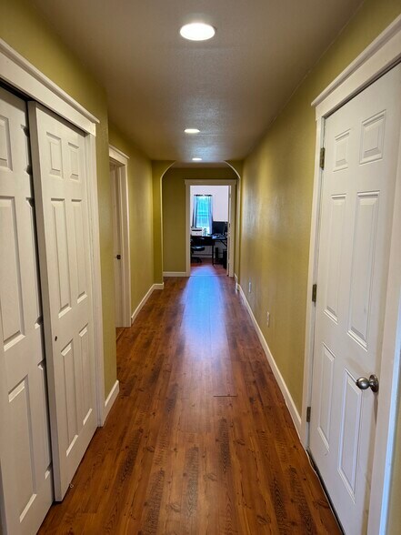More Photos Of 134 E Market St, Colchester Restaurant For Sale