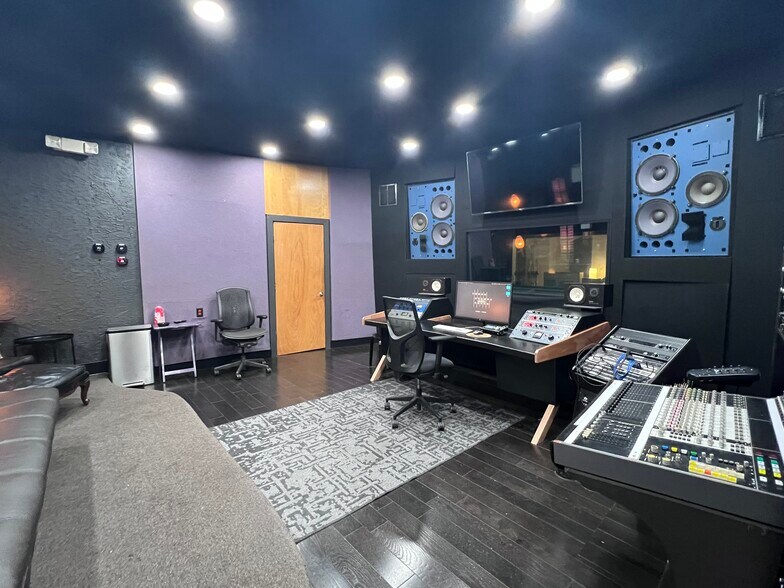 More Photos Of 2258 Young Ave, Memphis Loft Creative Space For Sale