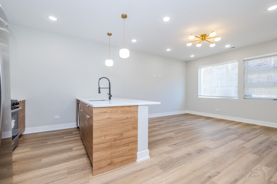 More Photos Of 6220 S King Dr, Chicago Multifamily For Sale