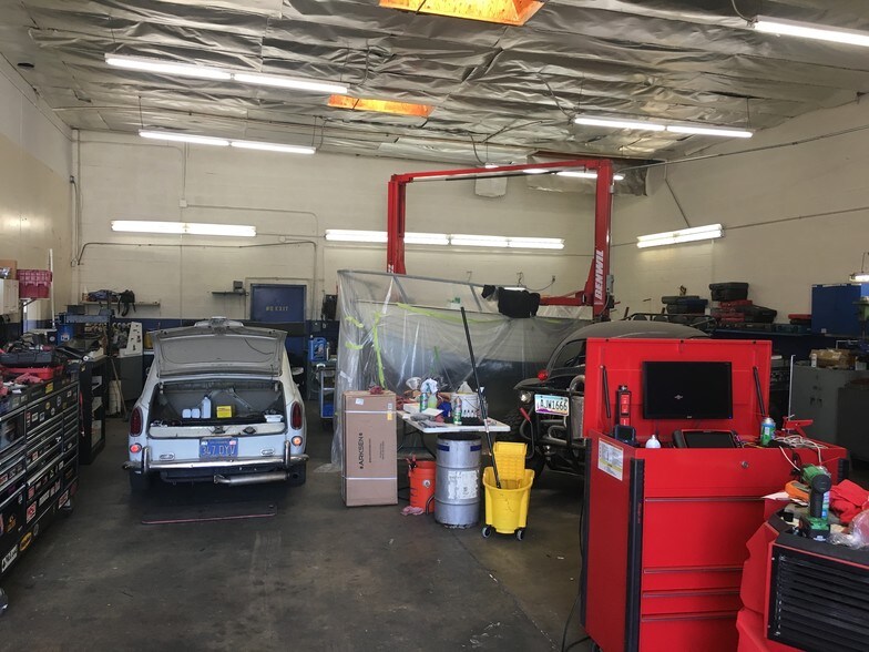 More Photos Of 146 Vinewood St, Escondido Warehouse For Lease