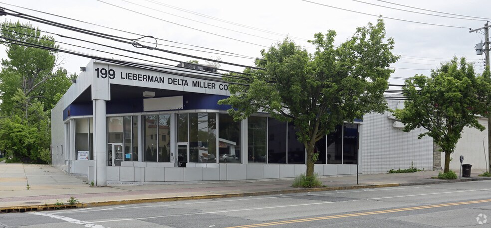 More Photos Of 193-199 Middle Neck Rd, Great Neck Medical For Sale