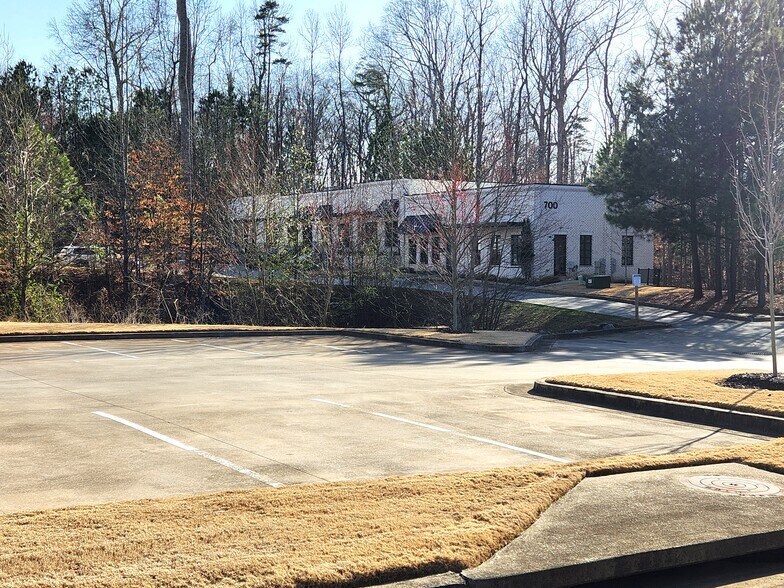 More Photos Of 6110 McFarland Station Dr, Alpharetta Medical For Lease