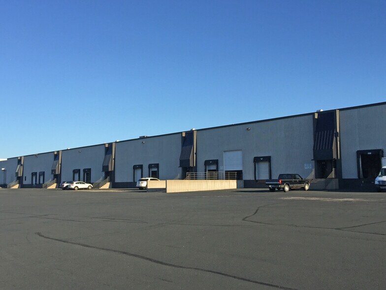 More Photos Of 5147-5197 Winnetka Ave N, New Hope Warehouse For Lease