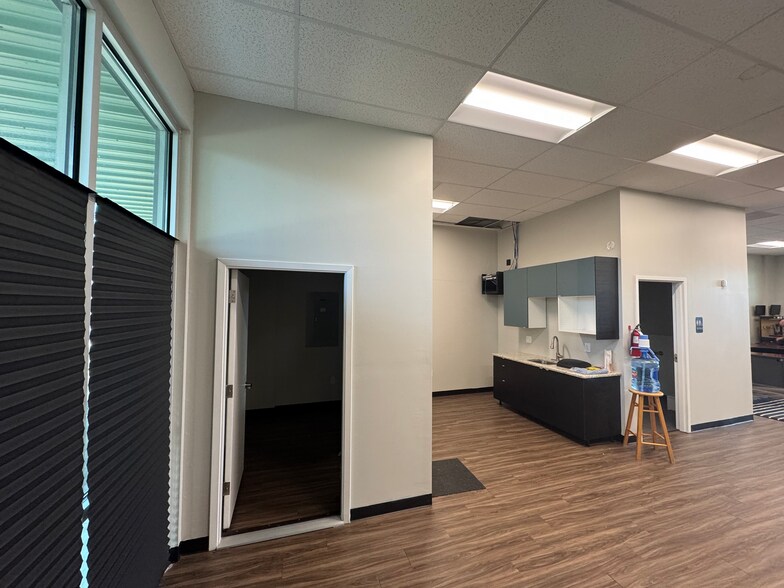 More Photos Of 10222 Pecan Park Blvd, Austin Storefront Retail Office For Lease