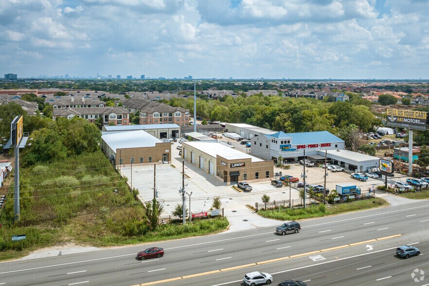 More Photos Of 1631 Highway 6 S, Houston Warehouse For Lease