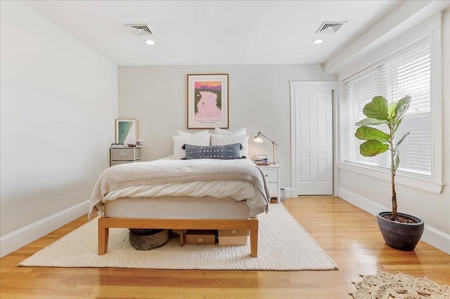 More Photos Of 130 Myrtle, Boston Apartments For Sale