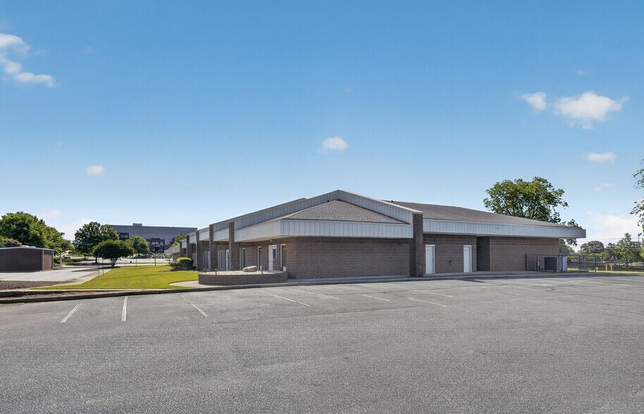 More Photos Of 500 18th St, Columbus Medical For Lease