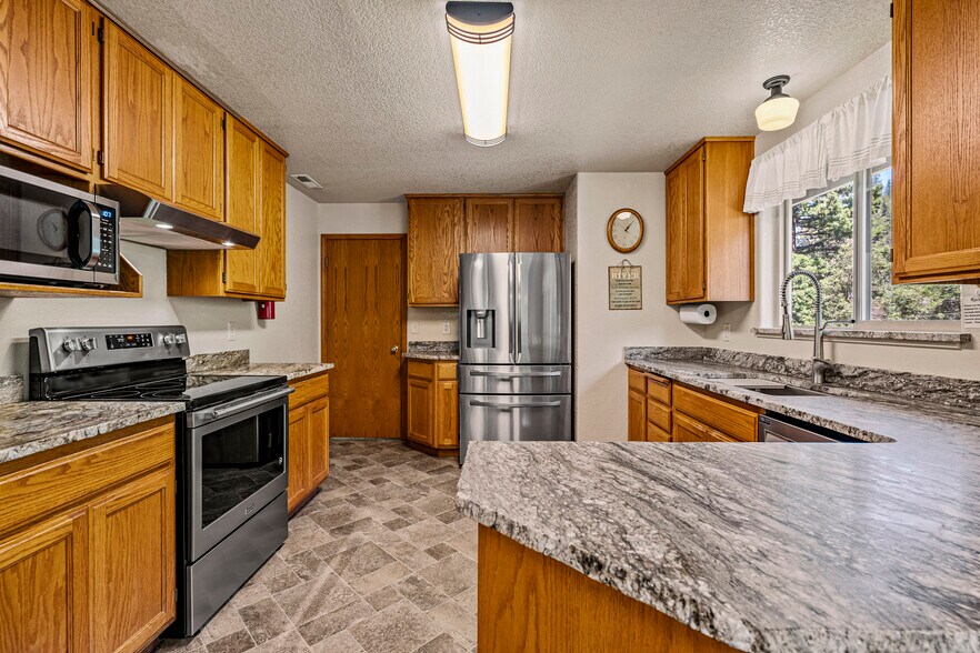 More Photos Of 11744 Galice Rd, Merlin Hotel For Sale