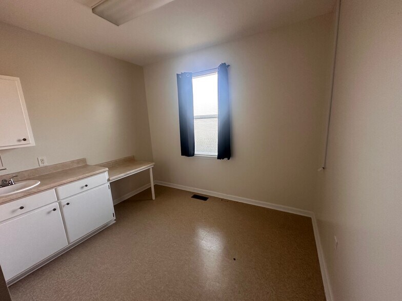 More Photos Of 416 E 3rd Ave, Cordele Medical For Sale