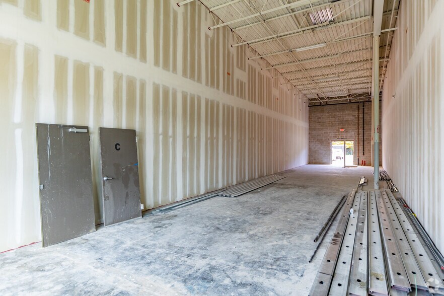 More Photos Of 40545 US Highway 19 N, Tarpon Springs Storefront For Lease